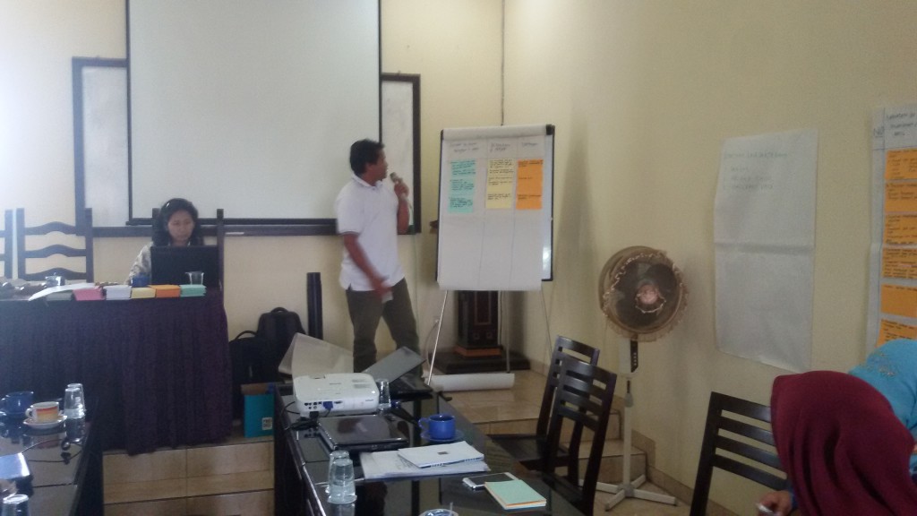 Edi S, Tim Pembaharu Desa Kucur menyampaikan perubahan yang terjadi di desanya