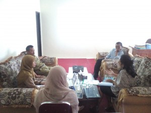 Diskusi Tim Infest Yogyakarta dengan Kepala Kantor Pemberdayaan Masyarakat Desa (KPMD) Kabupaten Banjarnegara, (7/9/2015)